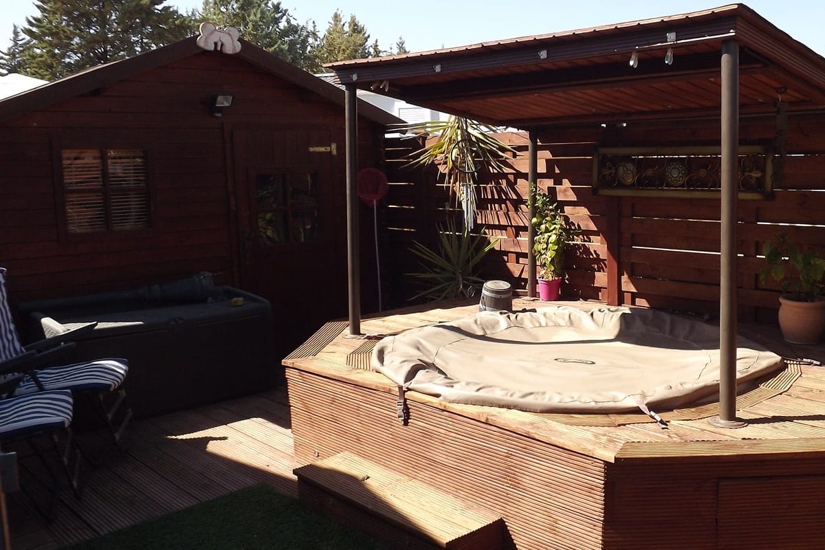 Mobile home decking example in Spain. Image thirteen