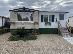 64LP Atlas Solitaire | Image of the front of the mobile home